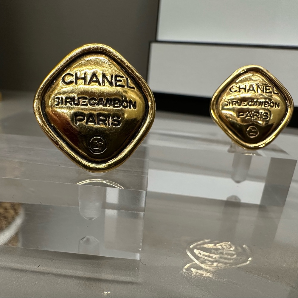 CHANEL VINITAGE 24k GOLD PLATED CLIP ON’s
